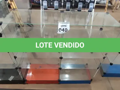 LOTE 040 - 01 VITRINE EXPOSITORA DE VIDRO. (NO ESTADO) ATENÇÃO! FAZER A VISITAÇÃO ANTES DE ARREMATAR, NÃO SABEMOS SE FUNCIONA, LEILÃO NÃO TEM GARANTIA E NEM DEVOLUÇÃO, SUJEITO A POSSÍVEIS AVARIAS VISÍVEIS/OCULTAS E/OU AUSÊNCIA DE COMPONENTES.