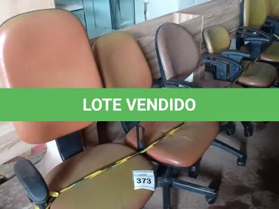 LOTE 373 - 06 CADEIRAS PARA ESCRITÓRIO GIRATÓRIAS. (NO ESTADO) ATENÇÃO! FAZER A VISITAÇÃO ANTES DE ARREMATAR, NÃO SABEMOS SE FUNCIONA. LEILÃO NÃO TEM GARANTIA E NEM DEVOLUÇÃO, SUJEITO A POSSÍVEIS AVARIAS VISÍVEIS/OCULTAS E/OU AUSÊNCIA DE COMPONENTES.