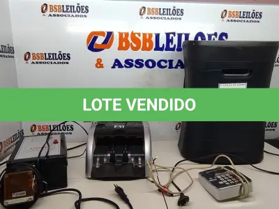 LOTE 284 - 01 FRAGMENTADORA DE PAPEL MARCA ROYAL HG14, 01 CONTADORA DE CÉDULAS E 01 FONTE CENTRAL DE ALARME. (NO ESTADO) ATENÇÃO! FAZER A VISITAÇÃO ANTES DE ARREMATAR, NÃO SABEMOS SE FUNCIONA, LEILÃO NÃO TEM GARANTIA E NEM DEVOLUÇÃO, SUJEITO A POSSÍVEIS AVARIAS VISÍVEIS/OCULTAS E/OU AUSÊNCIA DE COMPONENTES.