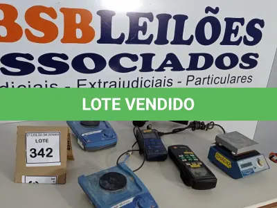 LOTE 342 - 02 AGITADORES DE TUBOS E MICROPLACAS, 01 MEDIDOR DE PH PORTÁTIL, 01 MEDIDOR CLIMÁTICO UNIVERSA, 01 AGITADOR MAGNÉTICO COM AQUECIMENTO E 01 BOMBA DE PRESSÃO MANUAL. (NO ESTADO) ATENÇÃO! FAZER A VISITAÇÃO ANTES DE ARREMATAR, NÃO SABEMOS SE FUNCIONA. LEILÃO NÃO TEM GARANTIA E NEM DEVOLUÇÃO, SUJEITO A POSSÍVEIS AVARIAS VISÍVEIS/OCULTAS E/OU AUSÊNCIA DE COMPONENTES.