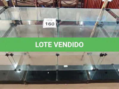 LOTE 160 - 01 VITRINE EXPOSITORA DE VIDRO. (NO ESTADO) ATENÇÃO! FAZER A VISITAÇÃO ANTES DE ARREMATAR, NÃO SABEMOS SE FUNCIONA, LEILÃO NÃO TEM GARANTIA E NEM DEVOLUÇÃO, SUJEITO A POSSÍVEIS AVARIAS VISÍVEIS/OCULTAS E/OU AUSÊNCIA DE COMPONENTES.
