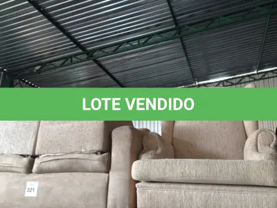 LOTE 321 - 01 SOFÁ DE 2 LUGARES COM 02 PUFFS E 01 POLTRONA. (NO ESTADO) ATENÇÃO! FAZER A VISITAÇÃO ANTES DE ARREMATAR, NÃO SABEMOS SE FUNCIONA, LEILÃO NÃO TEM GARANTIA E NEM DEVOLUÇÃO, SUJEITO A POSSÍVEIS AVARIAS VISÍVEIS/OCULTAS E/OU AUSÊNCIA DE COMPONENTES.