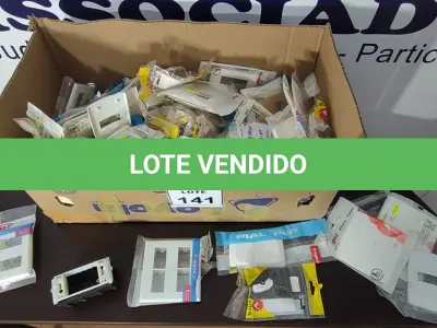 LOTE 141 - 01 LOTE DE ACABAMENTOS ELÉTRICOS VARIADOS. (NO ESTADO) ATENÇÃO! FAZER A VISITAÇÃO ANTES DE ARREMATAR, NÃO SABEMOS SE FUNCIONA, LEILÃO NÃO TEM GARANTIA E NEM DEVOLUÇÃO, SUJEITO A POSSÍVEIS AVARIAS VISÍVEIS/OCULTAS E/OU AUSÊNCIA DE COMPONENTES.