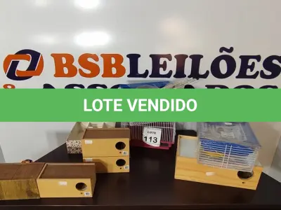 LOTE 113 - 01 LOTE COM VÁRIAS GAIOLAS E CAIXAS PRA HAMSTER PÁSSAROS DE TAMANHOS DIVERSOS E 02 LIMPADORES DE AQUÁRIO. (NO ESTADO) ATENÇÃO! FAZER A VISITAÇÃO ANTES DE ARREMATAR, NÃO SABEMOS SE FUNCIONA, LEILÃO NÃO TEM GARANTIA E NEM DEVOLUÇÃO, SUJEITO A POSSÍVEIS AVARIAS VISÍVEIS/OCULTAS E/OU AUSÊNCIA DE COMPONENTES.
