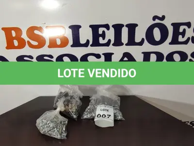 LOTE 007 - 01 LOTE COM PARAFUSOS, BRAÇADEIRAS E MATÉRIAS DIVERSOS. (NO ESTADO) ATENÇÃO! FAZER A VISITAÇÃO ANTES DE ARREMATAR, NÃO SABEMOS SE FUNCIONA, LEILÃO NÃO TEM GARANTIA E NEM DEVOLUÇÃO, SUJEITO A POSSÍVEIS AVARIAS VISÍVEIS/OCULTAS E/OU AUSÊNCIA DE COMPONENTES.