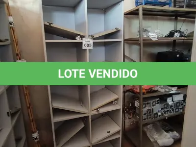 LOTE 005 - 01 ARMÁRIO ALTO PARA ESCRITÓRIO COM 10 PORTAS. (NO ESTADO) ATENÇÃO! FAZER A VISITAÇÃO ANTES DE ARREMATAR, NÃO SABEMOS SE FUNCIONA, LEILÃO NÃO TEM GARANTIA E NEM DEVOLUÇÃO, SUJEITO A POSSÍVEIS AVARIAS VISÍVEIS/OCULTAS E/OU AUSÊNCIA DE COMPONENTES.