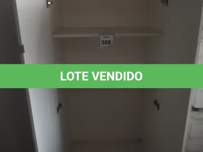 LOTE 308 - 01 ARMÁRIO ALTO PRA ESCRITÓRIO COM 2 PORTAS E 2 COMPARTIMENTOS. (NO ESTADO) ATENÇÃO! FAZER A VISITAÇÃO ANTES DE ARREMATAR, NÃO SABEMOS SE FUNCIONA, LEILÃO NÃO TEM GARANTIA E NEM DEVOLUÇÃO, SUJEITO A POSSÍVEIS AVARIAS VISÍVEIS/OCULTAS E/OU AUSÊNCIA DE COMPONENTES.