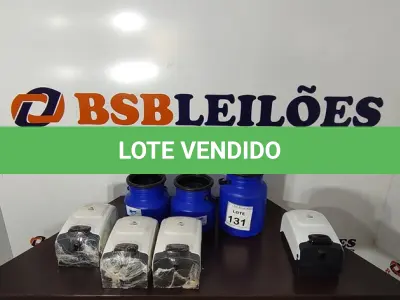 LOTE 131 - 04 DISPENSES PARA SABÃO E 03 GALÕES COM TAMPA DE TAMANHOS DIVERSOS. (NO ESTADO) ATENÇÃO! FAZER A VISITAÇÃO ANTES DE ARREMATAR, NÃO SABEMOS SE FUNCIONA, LEILÃO NÃO TEM GARANTIA E NEM DEVOLUÇÃO, SUJEITO A POSSÍVEIS AVARIAS VISÍVEIS/OCULTAS E/OU AUSÊNCIA DE COMPONENTES.