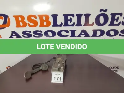 LOTE 171 - 01 TELEFONE ANTIGO. (NO ESTADO) ATENÇÃO! FAZER A VISITAÇÃO ANTES DE ARREMATAR, NÃO SABEMOS SE FUNCIONA, LEILÃO NÃO TEM GARANTIA E NEM DEVOLUÇÃO, SUJEITO A POSSÍVEIS AVARIAS VISÍVEIS/OCULTAS E/OU AUSÊNCIA DE COMPONENTES.