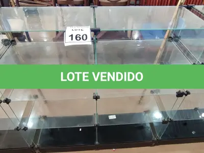 LOTE 160 - 01 VITRINE EXPOSITORA DE VIDRO. (NO ESTADO) ATENÇÃO! FAZER A VISITAÇÃO ANTES DE ARREMATAR, NÃO SABEMOS SE FUNCIONA, LEILÃO NÃO TEM GARANTIA E NEM DEVOLUÇÃO, SUJEITO A POSSÍVEIS AVARIAS VISÍVEIS/OCULTAS E/OU AUSÊNCIA DE COMPONENTES.