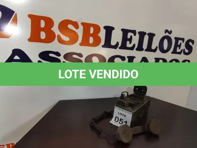 LOTE 051 - 01 TELEFONE ANTIGO. (NO ESTADO) ATENÇÃO! FAZER A VISITAÇÃO ANTES DE ARREMATAR, NÃO SABEMOS SE FUNCIONA, LEILÃO NÃO TEM GARANTIA E NEM DEVOLUÇÃO, SUJEITO A POSSÍVEIS AVARIAS VISÍVEIS/OCULTAS E/OU AUSÊNCIA DE COMPONENTES.