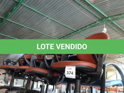 LOTE 374 - 04 CADEIRAS PARA ESCRITÓRIO GIRATÓRIAS. (NO ESTADO) ATENÇÃO! FAZER A VISITAÇÃO ANTES DE ARREMATAR, NÃO SABEMOS SE FUNCIONA. LEILÃO NÃO TEM GARANTIA E NEM DEVOLUÇÃO, SUJEITO A POSSÍVEIS AVARIAS VISÍVEIS/OCULTAS E/OU AUSÊNCIA DE COMPONENTES.