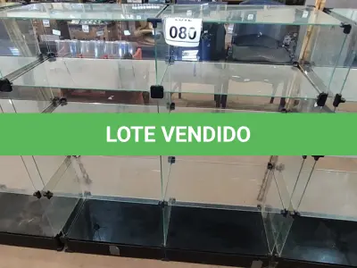 LOTE 080 - 01 VITRINE EXPOSITORA DE VIDRO. (NO ESTADO) ATENÇÃO! FAZER A VISITAÇÃO ANTES DE ARREMATAR, NÃO SABEMOS SE FUNCIONA, LEILÃO NÃO TEM GARANTIA E NEM DEVOLUÇÃO, SUJEITO A POSSÍVEIS AVARIAS VISÍVEIS/OCULTAS E/OU AUSÊNCIA DE COMPONENTES.