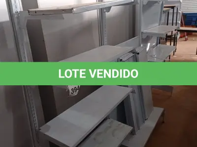 LOTE 394 - 01 GONDOLA EXPOSITORA COM 17 BANDEJAS. (NO ESTADO) ATENÇÃO! FAZER A VISITAÇÃO ANTES DE ARREMATAR, NÃO SABEMOS SE FUNCIONA, LEILÃO NÃO TEM GARANTIA E NEM DEVOLUÇÃO, SUJEITO A POSSÍVEIS AVARIAS VISÍVEIS/OCULTAS E/OU AUSÊNCIA DE COMPONENTES.
