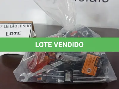 LOTE 438 - 01 LOTE COM GRANDE QUANTIDADE DE CHAVES DE FENDA E DE BOCA. (NO ESTADO) ATENÇÃO! FAZER A VISITAÇÃO ANTES DE ARREMATAR, NÃO SABEMOS SE FUNCIONA, LEILÃO NÃO TEM GARANTIA E NEM DEVOLUÇÃO, SUJEITO A POSSÍVEIS AVARIAS VISÍVEIS/OCULTAS E/OU AUSÊNCIA DE COMPONENTES.