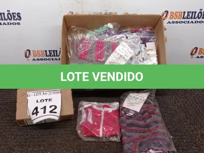 LOTE 412 - 01 LOTE COM VÁRIAS ROUPAS PARA CACHORROS E 03 FOCINHEIRAS TAMANHOS DIVERSOS. (NO ESTADO) ATENÇÃO! FAZER A VISITAÇÃO ANTES DE ARREMATAR, NÃO SABEMOS SE FUNCIONA, LEILÃO NÃO TEM GARANTIA E NEM DEVOLUÇÃO, SUJEITO A POSSÍVEIS AVARIAS VISÍVEIS/OCULTAS E/OU AUSÊNCIA DE COMPONENTES.