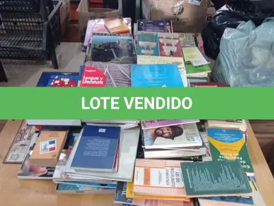 LOTE 653 - 01 LOTE COM GRANDE QUANTIDADE DE LIVROS.  (NO ESTADO) ATENÇÃO! FAZER A VISITAÇÃO ANTES DE ARREMATAR, NÃO SABEMOS SE FUNCIONA, LEILÃO NÃO TEM GARANTIA E NEM DEVOLUÇÃO, SUJEITO A POSSÍVEIS AVARIAS VISÍVEIS/OCULTAS E/OU AUSÊNCIA DE COMPONENTES.