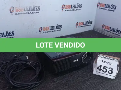 LOTE 453 - 01 PROJETOR MULTIMIDIA 220W MARCA BENQ. (NO ESTADO) ATENÇÃO! FAZER A VISITAÇÃO ANTES DE ARREMATAR, NÃO SABEMOS SE FUNCIONA, LEILÃO NÃO TEM GARANTIA E NEM DEVOLUÇÃO, SUJEITO A POSSÍVEIS AVARIAS VISÍVEIS/OCULTAS E/OU AUSÊNCIA DE COMPONENTES.