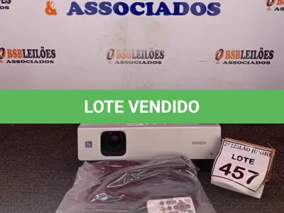 LOTE 457 - 01 PROJETOR MULTIMÍDIA 220W MARCA SONY. (NO ESTADO) ATENÇÃO! FAZER A VISITAÇÃO ANTES DE ARREMATAR, NÃO SABEMOS SE FUNCIONA, LEILÃO NÃO TEM GARANTIA E NEM DEVOLUÇÃO, SUJEITO A POSSÍVEIS AVARIAS VISÍVEIS/OCULTAS E/OU AUSÊNCIA DE COMPONENTES.