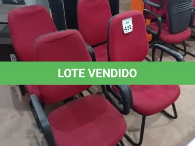 LOTE 492 - 04 CADEIRAS DE ESCRITÓRIO PÉS FIXOS TECIDO NA COR VERMELHO. (NO ESTADO) ATENÇÃO! FAZER A VISITAÇÃO ANTES DE ARREMATAR, NÃO SABEMOS SE FUNCIONA, LEILÃO NÃO TEM GARANTIA E NEM DEVOLUÇÃO, SUJEITO A POSSÍVEIS AVARIAS VISÍVEIS/OCULTAS E/OU AUSÊNCIA DE COMPONENTES.