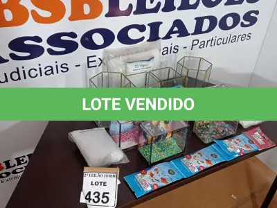 LOTE 435 - 09 AQUÁRIOS TAMANHOS DIVERSOS, 04 PACOTES DE RAÇÃO PARA PEIXE E 04 ALMOFADAS PARA AQUÁRIOS TAMANHOS VARIADOS. (NO ESTADO) ATENÇÃO! FAZER A VISITAÇÃO ANTES DE ARREMATAR, NÃO SABEMOS SE FUNCIONA, LEILÃO NÃO TEM GARANTIA E NEM DEVOLUÇÃO, SUJEITO A POSSÍVEIS AVARIAS VISÍVEIS/OCULTAS E/OU AUSÊNCIA DE COMPONENTES.