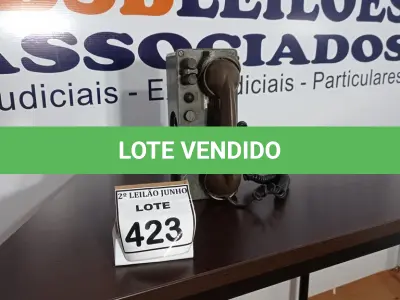 LOTE 423 - 01 TELEFONE ANTIGO. (NO ESTADO) ATENÇÃO! FAZER A VISITAÇÃO ANTES DE ARREMATAR, NÃO SABEMOS SE FUNCIONA, LEILÃO NÃO TEM GARANTIA E NEM DEVOLUÇÃO, SUJEITO A POSSÍVEIS AVARIAS VISÍVEIS/OCULTAS E/OU AUSÊNCIA DE COMPONENTES.