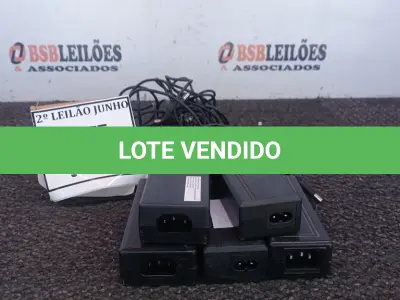 LOTE 451 - 05 FONTES PARA NOTEBOOKS VOLTAGENS DIVERSAS. (NO ESTADO) ATENÇÃO! FAZER A VISITAÇÃO ANTES DE ARREMATAR, NÃO SABEMOS SE FUNCIONA, LEILÃO NÃO TEM GARANTIA E NEM DEVOLUÇÃO, SUJEITO A POSSÍVEIS AVARIAS VISÍVEIS/OCULTAS E/OU AUSÊNCIA DE COMPONENTES.