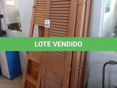 LOTE 659 - 01 ARMÁRIO EM MADEIRA DESMONTADO INCOMPLETO.  (NO ESTADO) ATENÇÃO! FAZER A VISITAÇÃO ANTES DE ARREMATAR, NÃO SABEMOS SE FUNCIONA, LEILÃO NÃO TEM GARANTIA E NEM DEVOLUÇÃO, SUJEITO A POSSÍVEIS AVARIAS VISÍVEIS/OCULTAS E/OU AUSÊNCIA DE COMPONENTES.