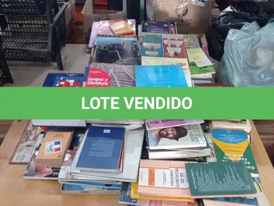 LOTE 653 - 01 LOTE COM GRANDE QUANTIDADE DE LIVROS.  (NO ESTADO) ATENÇÃO! FAZER A VISITAÇÃO ANTES DE ARREMATAR, NÃO SABEMOS SE FUNCIONA, LEILÃO NÃO TEM GARANTIA E NEM DEVOLUÇÃO, SUJEITO A POSSÍVEIS AVARIAS VISÍVEIS/OCULTAS E/OU AUSÊNCIA DE COMPONENTES.