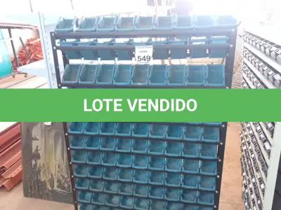LOTE 549 - 01 EXPOSITOR COM GAVETAS PARA PARAFUSOS. (NO ESTADO) ATENÇÃO! FAZER A VISITAÇÃO ANTES DE ARREMATAR, NÃO SABEMOS SE FUNCIONA, LEILÃO NÃO TEM GARANTIA E NEM DEVOLUÇÃO, SUJEITO A POSSÍVEIS AVARIAS VISÍVEIS/OCULTAS E/OU AUSÊNCIA DE COMPONENTES.