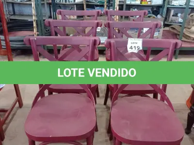 LOTE 419 - 06 CADEIRAS CATARINE EM MADEIRA. (NO ESTADO) ATENÇÃO! FAZER A VISITAÇÃO ANTES DE ARREMATAR, NÃO SABEMOS SE FUNCIONA, LEILÃO NÃO TEM GARANTIA E NEM DEVOLUÇÃO, SUJEITO A POSSÍVEIS AVARIAS VISÍVEIS/OCULTAS E/OU AUSÊNCIA DE COMPONENTES.