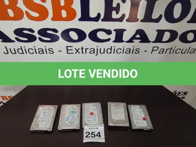 LOTE 254 - 05 HDS DE 500GB PARA PC. (NO ESTADO) ATENÇÃO! FAZER A VISITAÇÃO ANTES DE ARREMATAR, NÃO SABEMOS SE FUNCIONA, LEILÃO NÃO TEM GARANTIA E NEM DEVOLUÇÃO, SUJEITO A POSSÍVEIS AVARIAS VISÍVEIS/OCULTAS E/OU AUSÊNCIA DE COMPONENTES.