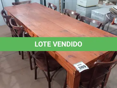 LOTE 389 - 01 MESA EM MADEIRA MACIÇA COM 08 CADEIRAS. (NO ESTADO) ATENÇÃO! FAZER A VISITAÇÃO ANTES DE ARREMATAR, NÃO SABEMOS SE FUNCIONA, LEILÃO NÃO TEM GARANTIA E NEM DEVOLUÇÃO, SUJEITO A POSSÍVEIS AVARIAS VISÍVEIS/OCULTAS E/OU AUSÊNCIA DE COMPONENTES.