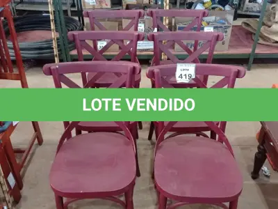 LOTE 419 - 06 CADEIRAS CATARINE EM MADEIRA. (NO ESTADO) ATENÇÃO! FAZER A VISITAÇÃO ANTES DE ARREMATAR, NÃO SABEMOS SE FUNCIONA, LEILÃO NÃO TEM GARANTIA E NEM DEVOLUÇÃO, SUJEITO A POSSÍVEIS AVARIAS VISÍVEIS/OCULTAS E/OU AUSÊNCIA DE COMPONENTES.