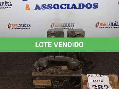 LOTE 382 - 03 TELEFONES ANTIGOS. (NO ESTADO) ATENÇÃO! FAZER A VISITAÇÃO ANTES DE ARREMATAR, NÃO SABEMOS SE FUNCIONA, LEILÃO NÃO TEM GARANTIA E NEM DEVOLUÇÃO, SUJEITO A POSSÍVEIS AVARIAS VISÍVEIS/OCULTAS E/OU AUSÊNCIA DE COMPONENTES.