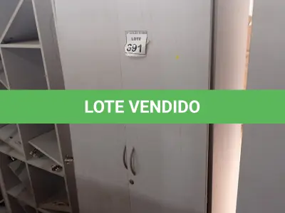 LOTE 391 - 01 ARMÁRIO ALTO COM 02 PORTAS 01 COMPARTIMENTO. (NO ESTADO) ATENÇÃO! FAZER A VISITAÇÃO ANTES DE ARREMATAR, NÃO SABEMOS SE FUNCIONA, LEILÃO NÃO TEM GARANTIA E NEM DEVOLUÇÃO, SUJEITO A POSSÍVEIS AVARIAS VISÍVEIS/OCULTAS E/OU AUSÊNCIA DE COMPONENTES.