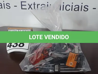 LOTE 438 - 01 LOTE COM GRANDE QUANTIDADE DE CHAVES DE FENDA E DE BOCA. (NO ESTADO) ATENÇÃO! FAZER A VISITAÇÃO ANTES DE ARREMATAR, NÃO SABEMOS SE FUNCIONA, LEILÃO NÃO TEM GARANTIA E NEM DEVOLUÇÃO, SUJEITO A POSSÍVEIS AVARIAS VISÍVEIS/OCULTAS E/OU AUSÊNCIA DE COMPONENTES.