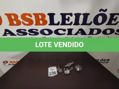 LOTE 235 - 05 RELÓGIOS DE PULSO DE MODELOS DIVERSOS. (NO ESTADO) ATENÇÃO! FAZER A VISITAÇÃO ANTES DE ARREMATAR, NÃO SABEMOS SE FUNCIONA, LEILÃO NÃO TEM GARANTIA E NEM DEVOLUÇÃO, SUJEITO A POSSÍVEIS AVARIAS VISÍVEIS/OCULTAS E/OU AUSÊNCIA DE COMPONENTES.