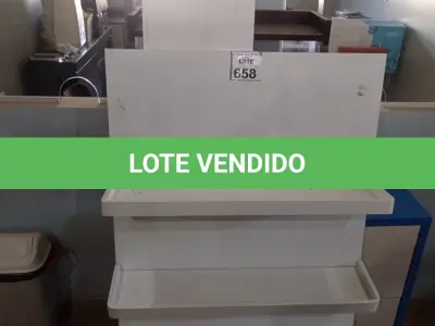 LOTE 658 - 02 ESTANTES EXPOSITORAS EM MADEIRA E 01 ARMÁRIO EM MADEIRA 02 PORTAS.  (NO ESTADO) ATENÇÃO! FAZER A VISITAÇÃO ANTES DE ARREMATAR, NÃO SABEMOS SE FUNCIONA, LEILÃO NÃO TEM GARANTIA E NEM DEVOLUÇÃO, SUJEITO A POSSÍVEIS AVARIAS VISÍVEIS/OCULTAS E/OU AUSÊNCIA DE COMPONENTES.