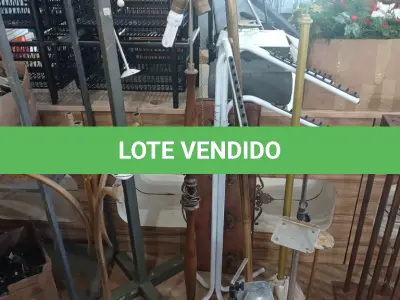 LOTE 646 - 02 CABIDEIROS, 03 LUMINÁRIAS, 01 CASTIÇAL, 02 SUPORTES DE REGULAGEM E 01 CABIDEIRO DE PAREDE.  (NO ESTADO) ATENÇÃO! FAZER A VISITAÇÃO ANTES DE ARREMATAR, NÃO SABEMOS SE FUNCIONA, LEILÃO NÃO TEM GARANTIA E NEM DEVOLUÇÃO, SUJEITO A POSSÍVEIS AVARIAS VISÍVEIS/OCULTAS E/OU AUSÊNCIA DE COMPONENTES.