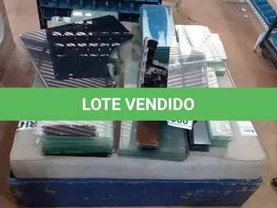 LOTE 550 - 01 LOTE COM GRANDE QUANTIDADE DE VIDROS AVULSOS  PARA VITRINE. (NO ESTADO) ATENÇÃO! FAZER A VISITAÇÃO ANTES DE ARREMATAR, NÃO S ABEMOS SE FUNCIONA, LEILÃO NÃO TEM GARANTIA E NEM DEVOLUÇÃO, SUJEITO A POSSÍVEIS AVARIAS VISÍVEIS/OCULTAS E/OU AUSÊNCIA DE COMPONENTES.