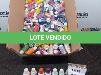 LOTE 476 - 01 LOTE COM GRANDE QUANTIDADE DE TINTA XADREZ CORES DIVERSAS. (NO ESTADO) ATENÇÃO! FAZER A VISITAÇÃO ANTES DE ARREMATAR, NÃO SABEMOS SE FUNCIONA, LEILÃO NÃO TEM GARANTIA E NEM DEVOLUÇÃO, SUJEITO A POSSÍVEIS AVARIAS VISÍVEIS/OCULTAS E/OU AUSÊNCIA DE COMPONENTES.