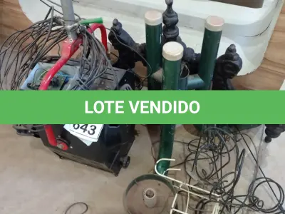 LOTE 643 - 01 CANHÃO DE LUZ E 02 LUMINÁRIAS. (NO ESTADO) ATENÇÃO! FAZER A VISITAÇÃO ANTES DE ARREMATAR, NÃO SABEMOS SE FUNCIONA, LEILÃO NÃO TEM GARANTIA E NEM DEVOLUÇÃO, SUJEITO A POSSÍVEIS AVARIAS VISÍVEIS/OCULTAS E/OU AUSÊNCIA DE COMPONENTES.