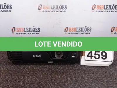 LOTE 459 - 01 PROJETOR MULTIMÍDIA 220W MARCA EPSON. (NO ESTADO) ATENÇÃO! FAZER A VISITAÇÃO ANTES DE ARREMATAR, NÃO SABEMOS SE FUNCIONA, LEILÃO NÃO TEM GARANTIA E NEM DEVOLUÇÃO, SUJEITO A POSSÍVEIS AVARIAS VISÍVEIS/OCULTAS E/OU AUSÊNCIA DE COMPONENTES.