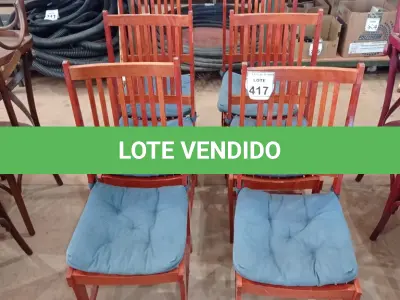 LOTE 417 - 06 CADEIRAS EM MADEIRA MACIÇA COM ACENTO ALMOFADADA. (NO ESTADO) ATENÇÃO! FAZER A VISITAÇÃO ANTES DE ARREMATAR, NÃO SABEMOS SE FUNCIONA, LEILÃO NÃO TEM GARANTIA E NEM DEVOLUÇÃO, SUJEITO A POSSÍVEIS AVARIAS VISÍVEIS/OCULTAS E/OU AUSÊNCIA DE COMPONENTES.