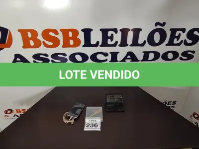 LOTE 236 - 01 CELULAR COM CABO USB, 01 CALCULADORA CIENTIFICA E 02 CANETAS. (NO ESTADO) ATENÇÃO! FAZER A VISITAÇÃO ANTES DE ARREMATAR, NÃO SABEMOS SE FUNCIONA, LEILÃO NÃO TEM GARANTIA E NEM DEVOLUÇÃO, SUJEITO A POSSÍVEIS AVARIAS VISÍVEIS/OCULTAS E/OU AUSÊNCIA DE COMPONENTES.