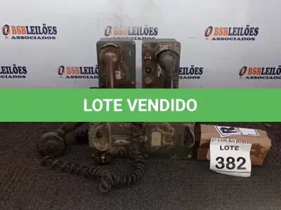LOTE 382 - 03 TELEFONES ANTIGOS. (NO ESTADO) ATENÇÃO! FAZER A VISITAÇÃO ANTES DE ARREMATAR, NÃO SABEMOS SE FUNCIONA, LEILÃO NÃO TEM GARANTIA E NEM DEVOLUÇÃO, SUJEITO A POSSÍVEIS AVARIAS VISÍVEIS/OCULTAS E/OU AUSÊNCIA DE COMPONENTES.