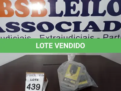 LOTE 439 - 03 MANDRIS DE APERTO RÁPIDO, 01 KIT DE MANDRIL PARA FURADEIRA E 01 BATERIA PARA FURADEIRA. (NO ESTADO) ATENÇÃO! FAZER A VISITAÇÃO ANTES DE ARREMATAR, NÃO SABEMOS SE FUNCIONA, LEILÃO NÃO TEM GARANTIA E NEM DEVOLUÇÃO, SUJEITO A POSSÍVEIS AVARIAS VISÍVEIS/OCULTAS E/OU AUSÊNCIA DE COMPONENTES.