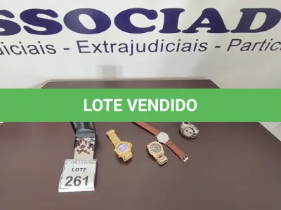 LOTE 261 - 04 RELÓGIOS DE PULSO DE MODELOS DIVERSOS E 01 CAIXA COM PEDRAS AMETISTA. (NO ESTADO) ATENÇÃO! FAZER A VISITAÇÃO ANTES DE ARREMATAR, NÃO SABEMOS SE FUNCIONA, LEILÃO NÃO TEM GARANTIA E NEM DEVOLUÇÃO, SUJEITO A POSSÍVEIS AVARIAS VISÍVEIS/OCULTAS E/OU AUSÊNCIA DE COMPONENTES.
