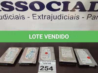 LOTE 254 - 05 HDS DE 500GB PARA PC. (NO ESTADO) ATENÇÃO! FAZER A VISITAÇÃO ANTES DE ARREMATAR, NÃO SABEMOS SE FUNCIONA, LEILÃO NÃO TEM GARANTIA E NEM DEVOLUÇÃO, SUJEITO A POSSÍVEIS AVARIAS VISÍVEIS/OCULTAS E/OU AUSÊNCIA DE COMPONENTES.
